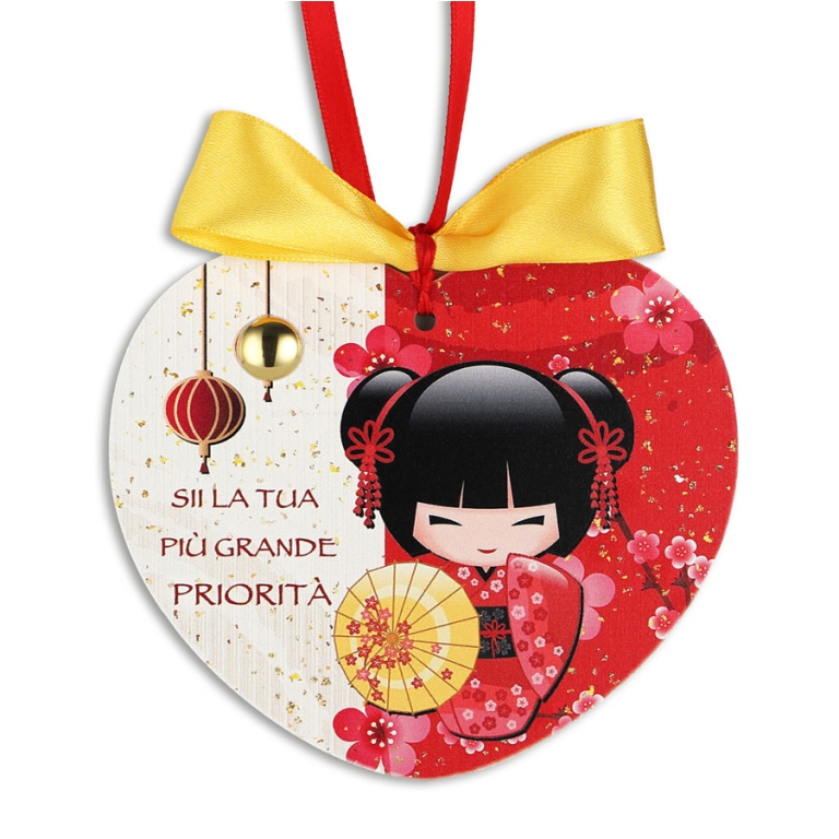 FORMELLA 12X11CM KOKESHI CUORE DECORI ROSSI