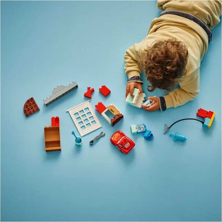 LEGO DUPLO VISITA DI MCQUEEN ALL'OFFICINA 3
