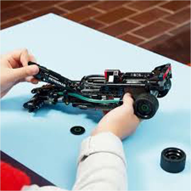 LEGO TECHNIC F1 MERCEDES 5