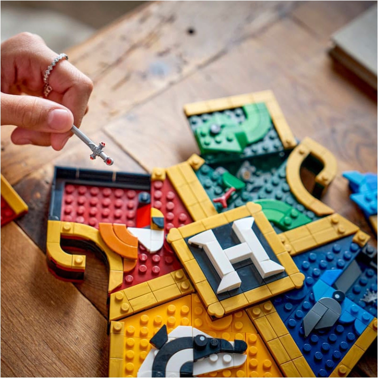 LEGO HARRY POTTER STEMMA DELLA CASA DI HOGWARTS 3