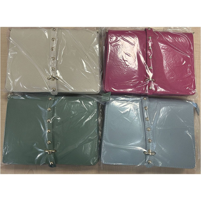 BORSA CON BORCHIE PELLE  CON TRACOLLA PICCOLA 2