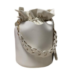 BORSA ECOPELLE SECCHIELLO CON MANIGLIA TRAFORATA