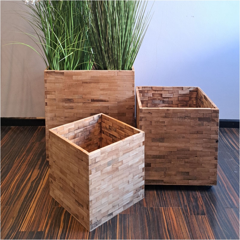 FIORIERA QUADRATA LEGNO  CON RUOTE 3PZ