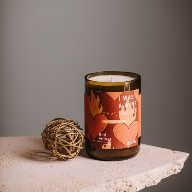 CANDELA CERA DI SOIA 275GR RED VELVET MR. BOTTLE 2